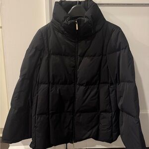 Hugo Boss Elegant Black Winter Jacket with hidden hat